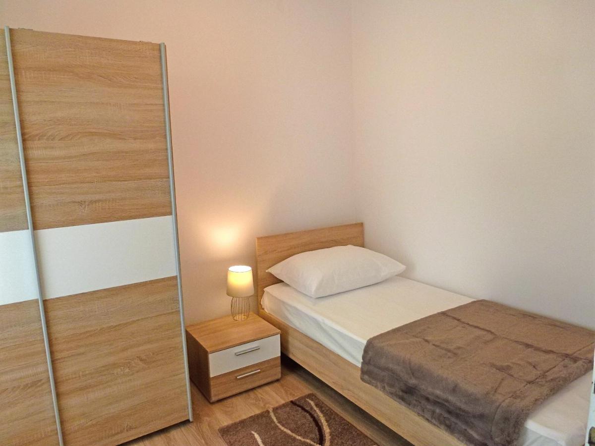 Apartment Ruza Njivice Bagian luar foto