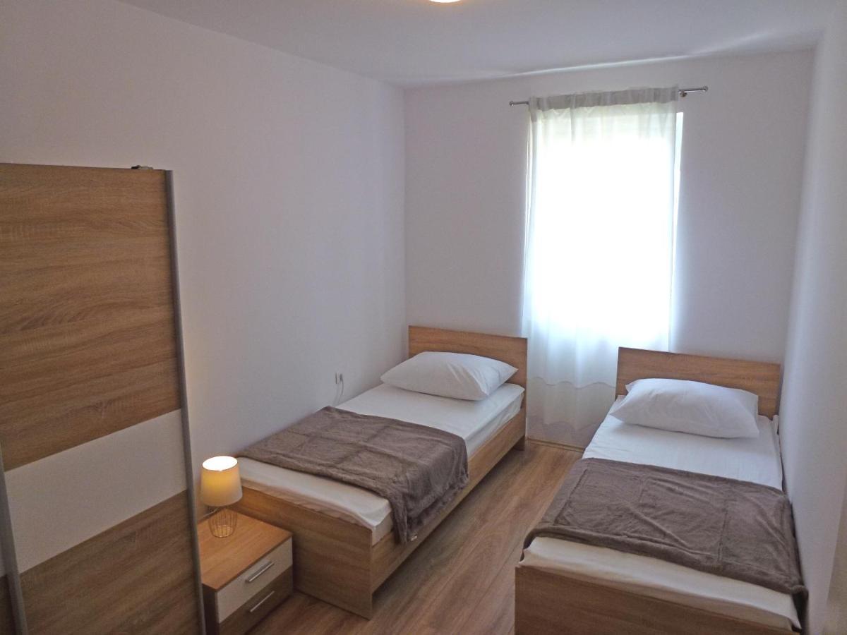 Apartment Ruza Njivice Bagian luar foto